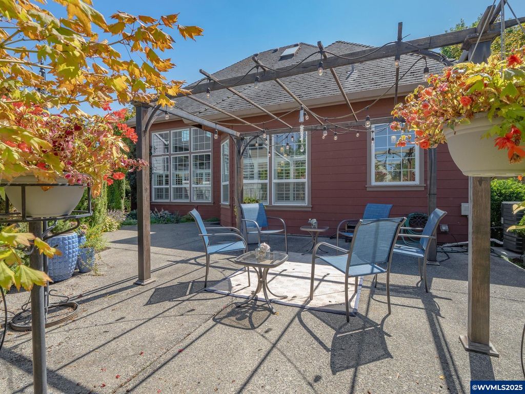 Image 15 of property listing at 3866 Oak Meadows Lp, Newberg, OR 97132