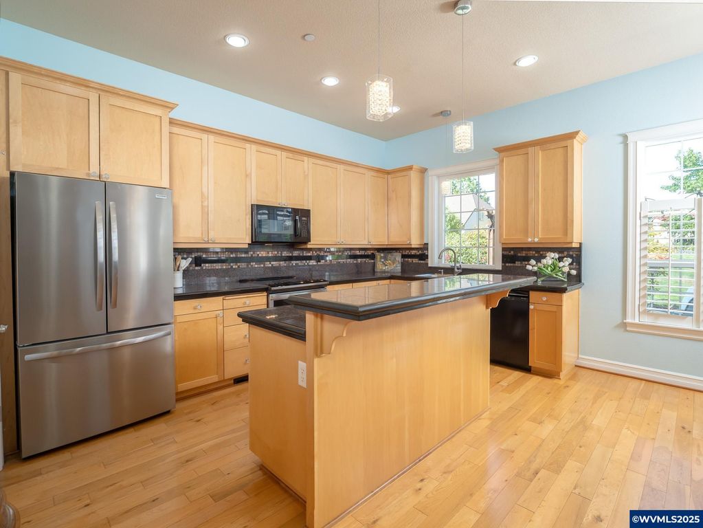 Image 17 of property listing at 3866 Oak Meadows Lp, Newberg, OR 97132