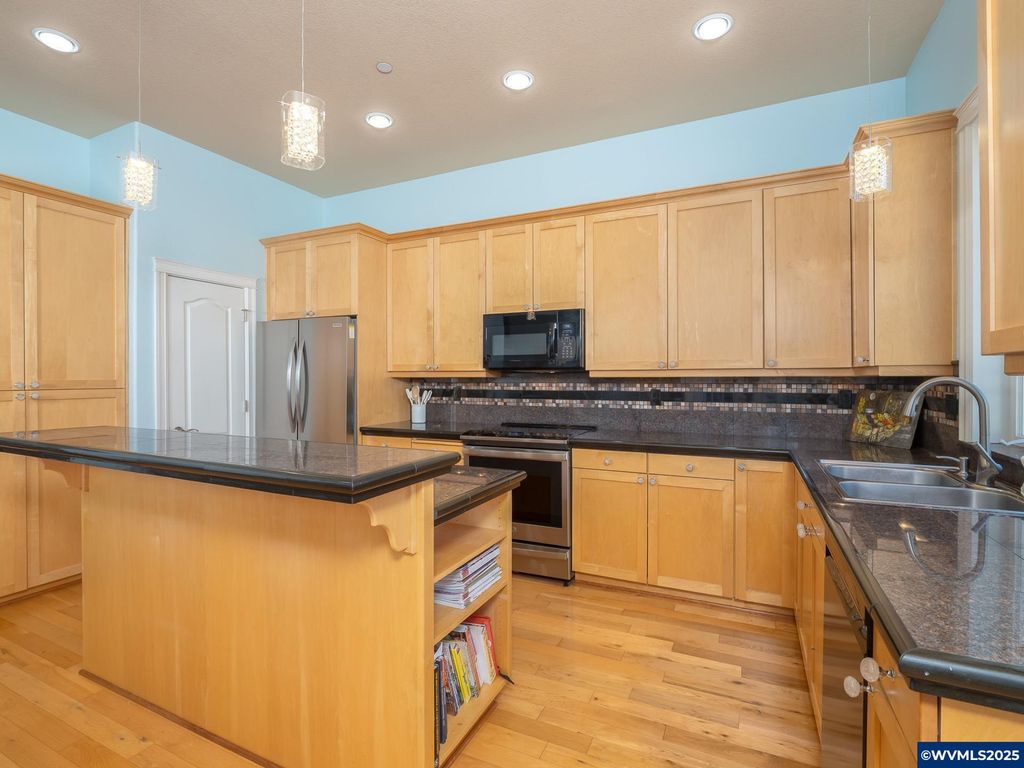 Image 18 of property listing at 3866 Oak Meadows Lp, Newberg, OR 97132