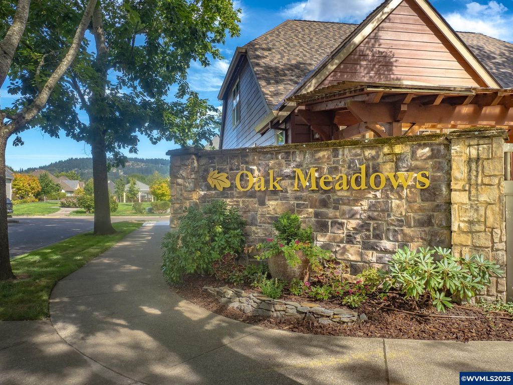 Image 2 of property listing at 3866 Oak Meadows Lp, Newberg, OR 97132