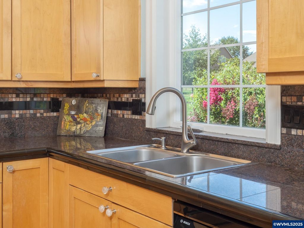 Image 20 of property listing at 3866 Oak Meadows Lp, Newberg, OR 97132