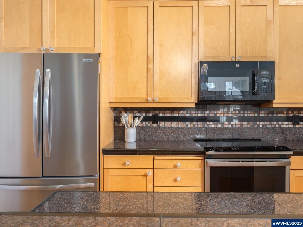 Image 21 of property listing at 3866 Oak Meadows Lp, Newberg, OR 97132