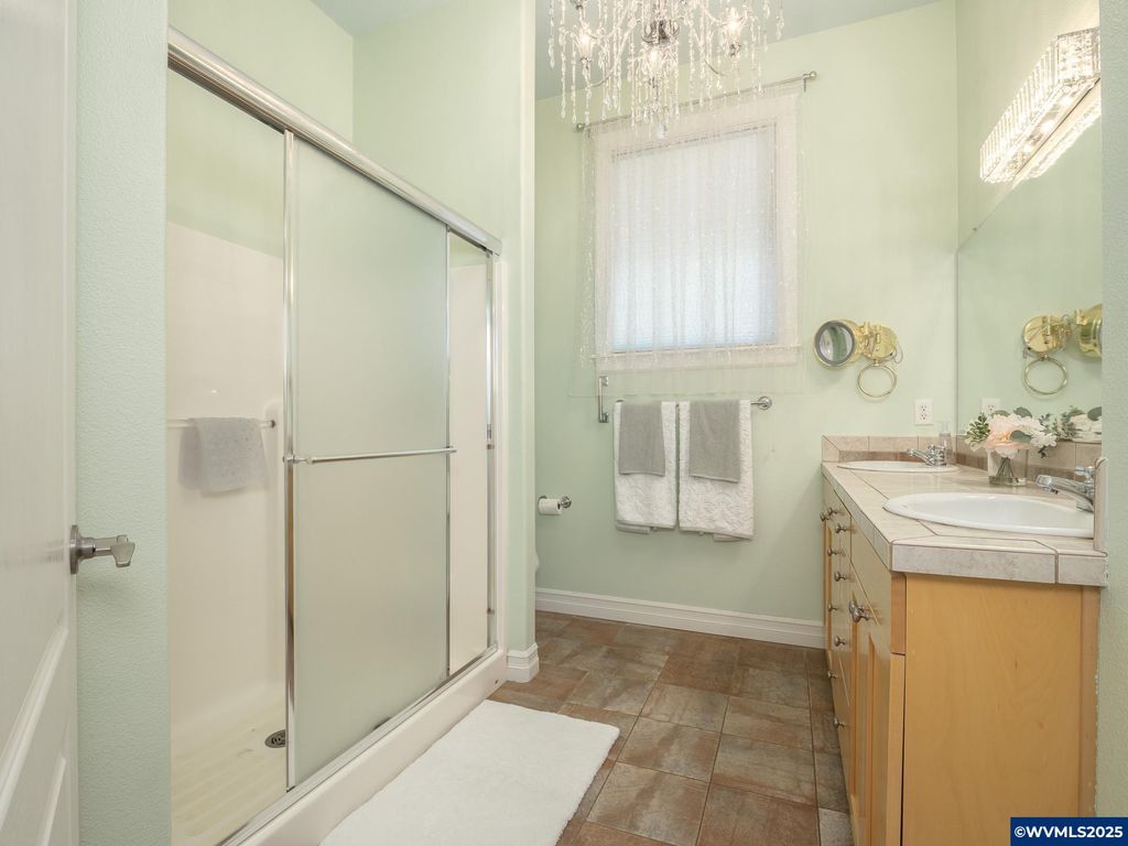 Image 24 of property listing at 3866 Oak Meadows Lp, Newberg, OR 97132