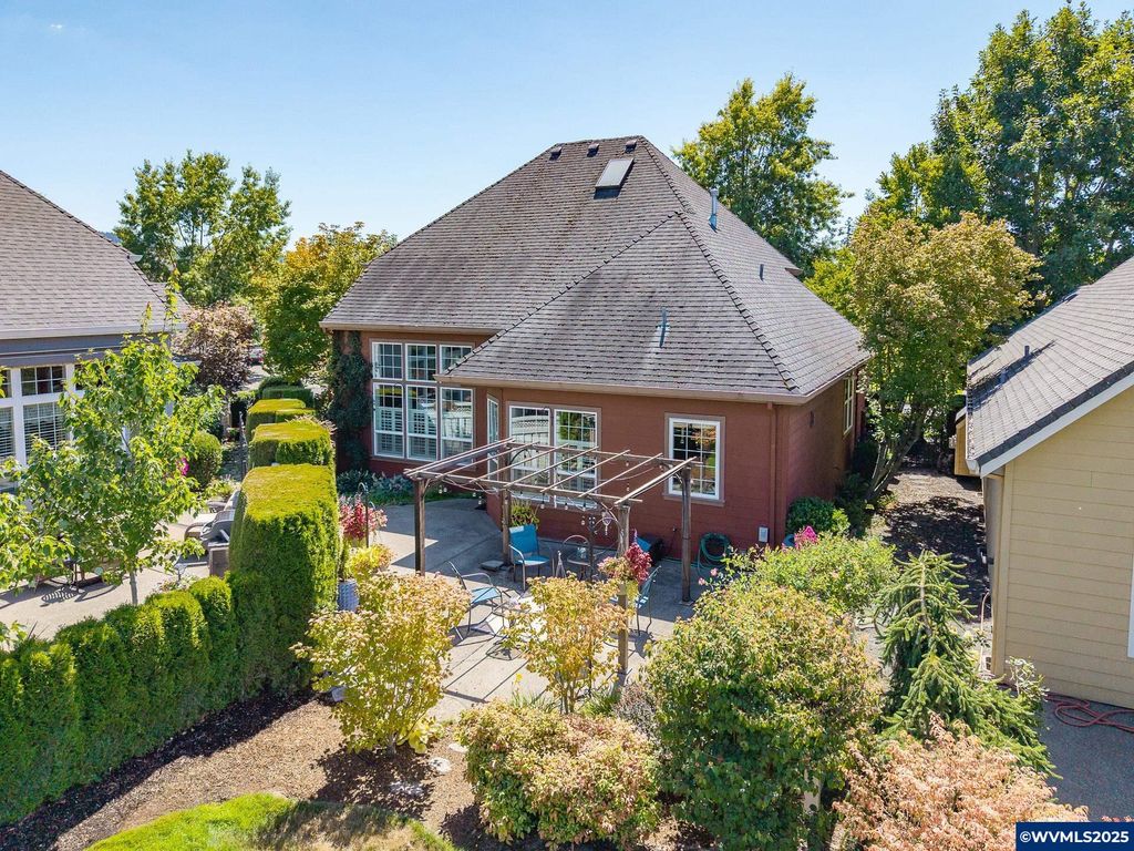 Image 3 of property listing at 3866 Oak Meadows Lp, Newberg, OR 97132