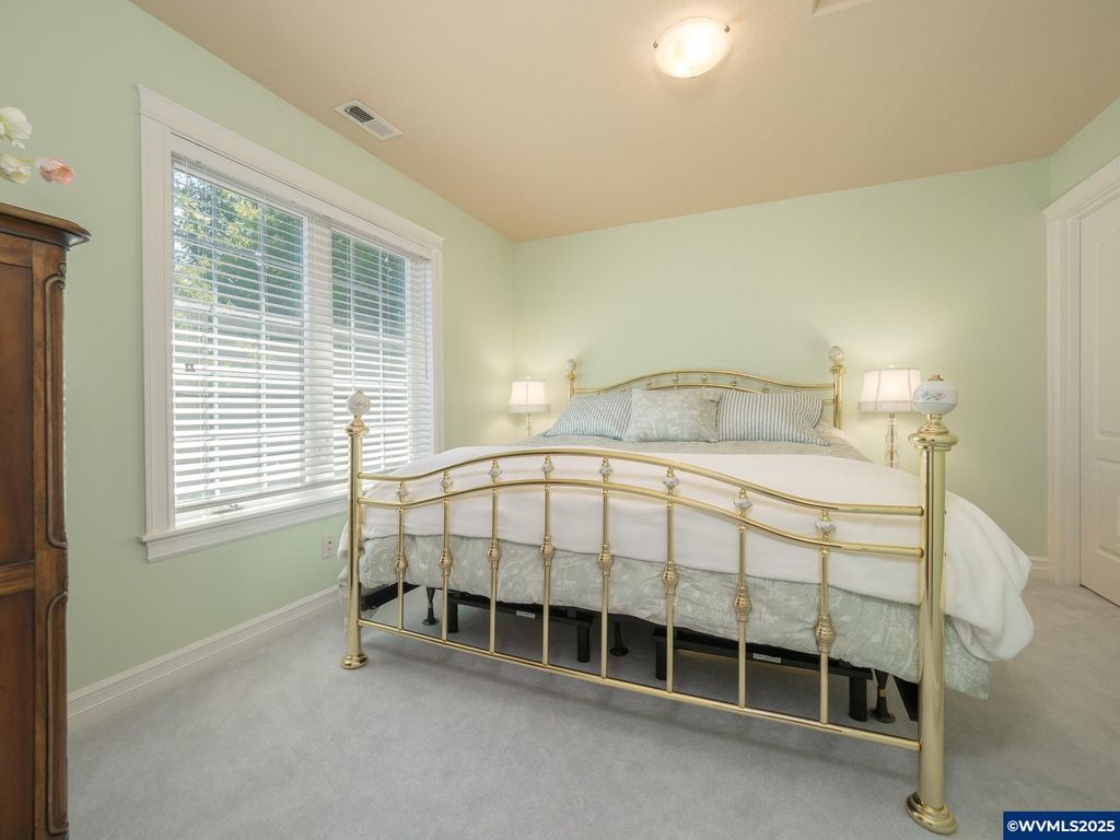 Image 34 of property listing at 3866 Oak Meadows Lp, Newberg, OR 97132