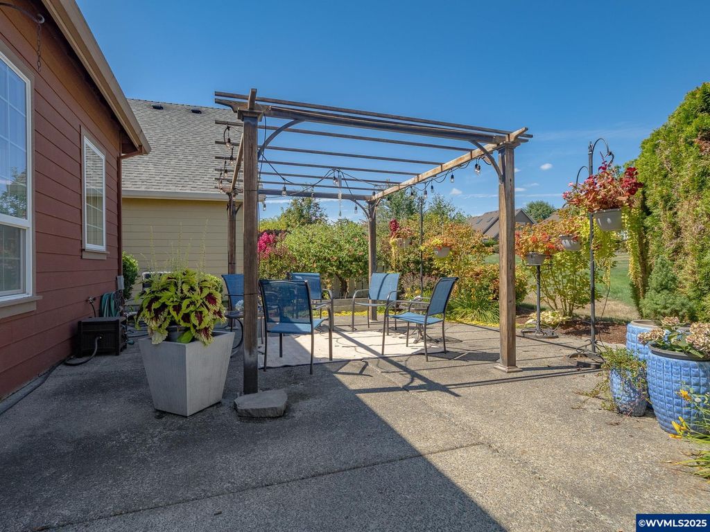 Image 36 of property listing at 3866 Oak Meadows Lp, Newberg, OR 97132