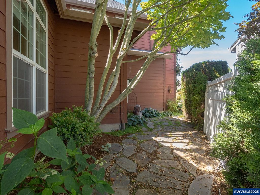 Image 38 of property listing at 3866 Oak Meadows Lp, Newberg, OR 97132