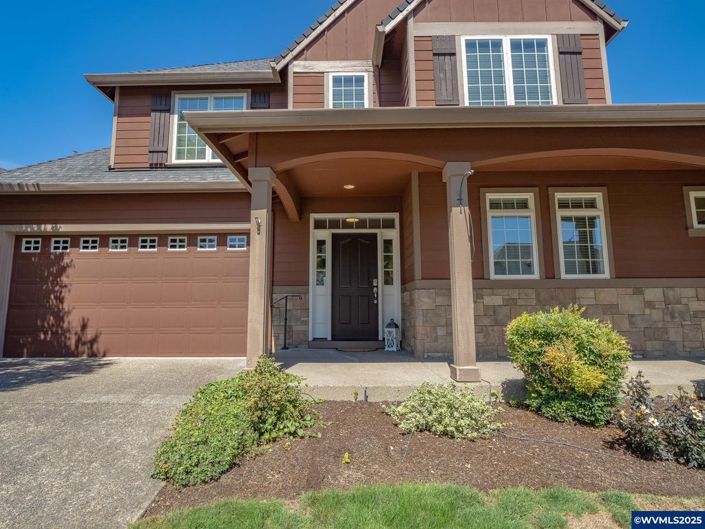 Image 4 of property listing at 3866 Oak Meadows Lp, Newberg, OR 97132