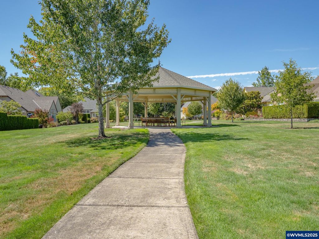 Image 40 of property listing at 3866 Oak Meadows Lp, Newberg, OR 97132