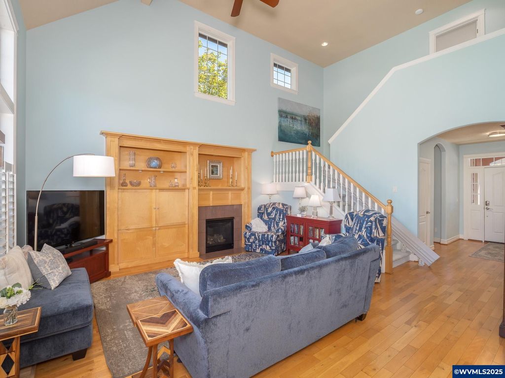 Image 7 of property listing at 3866 Oak Meadows Lp, Newberg, OR 97132