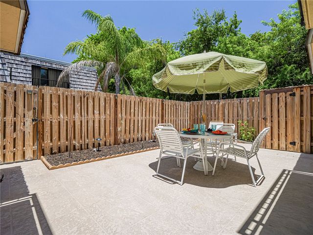 340 S Waverly Place 8B, Vero Beach, FL 32960