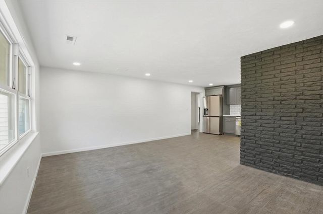 92 Summer St, Brockton, MA 02302