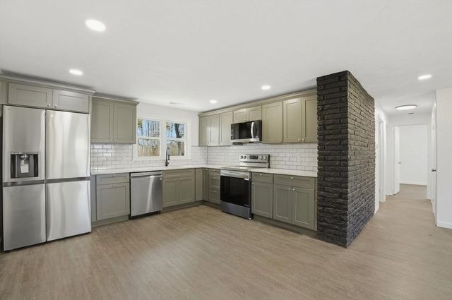 92 Summer St, Brockton, MA 02302