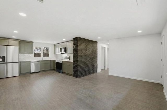 92 Summer St, Brockton, MA 02302