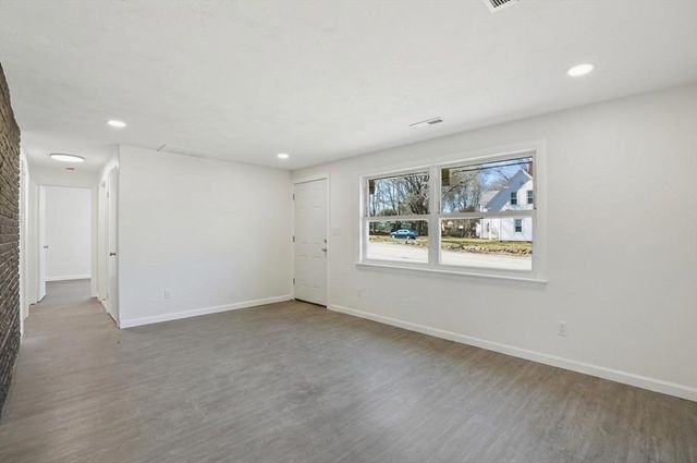 92 Summer St, Brockton, MA 02302