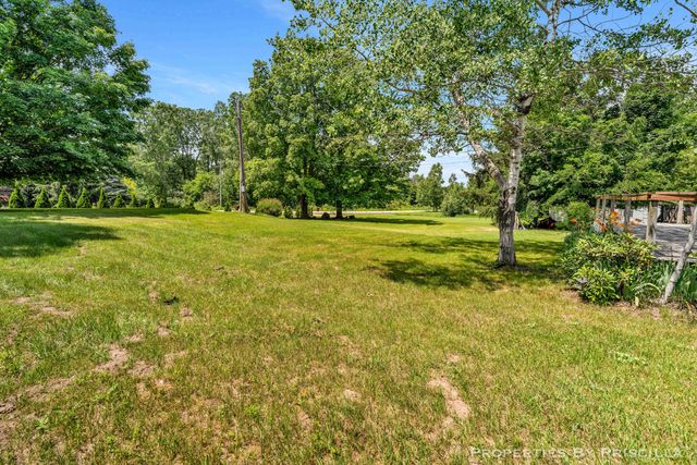 16134 Peach Ridge Avenue NW, Kent City, MI 49330