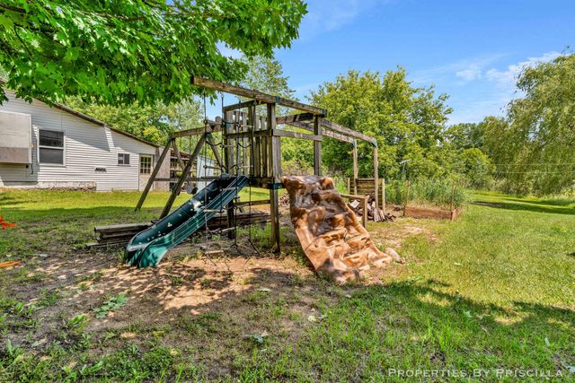 16134 Peach Ridge Avenue NW, Kent City, MI 49330
