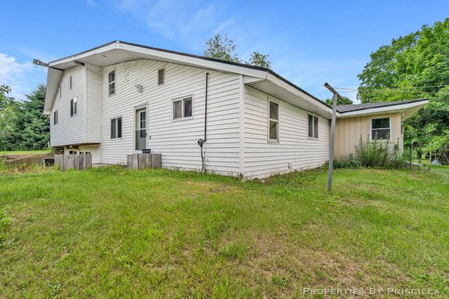 16134 Peach Ridge Avenue NW, Kent City, MI 49330