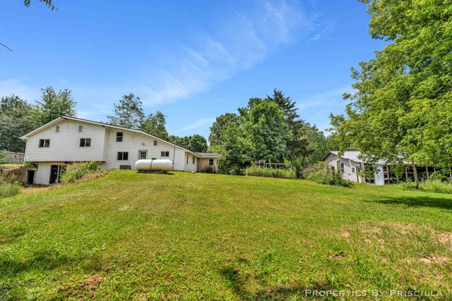 16134 Peach Ridge Avenue NW, Kent City, MI 49330