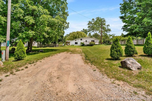 16134 Peach Ridge Avenue NW, Kent City, MI 49330