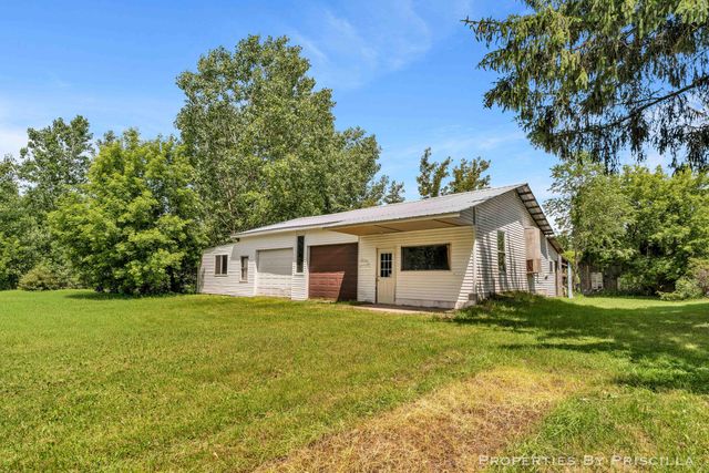 16134 Peach Ridge Avenue NW, Kent City, MI 49330