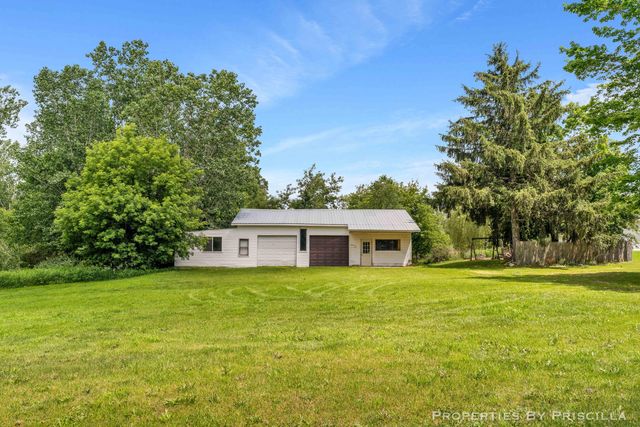 16134 Peach Ridge Avenue NW, Kent City, MI 49330