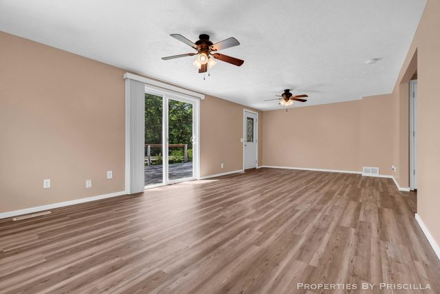 16134 Peach Ridge Avenue NW, Kent City, MI 49330