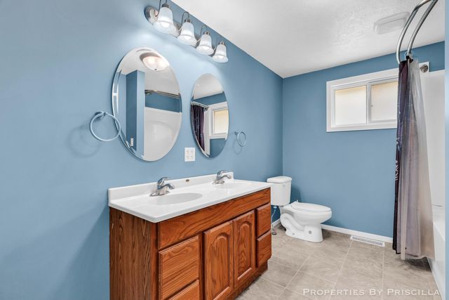 16134 Peach Ridge Avenue NW, Kent City, MI 49330