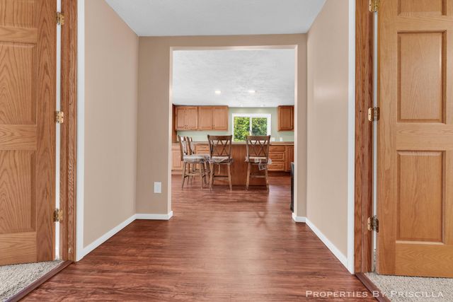 16134 Peach Ridge Avenue NW, Kent City, MI 49330