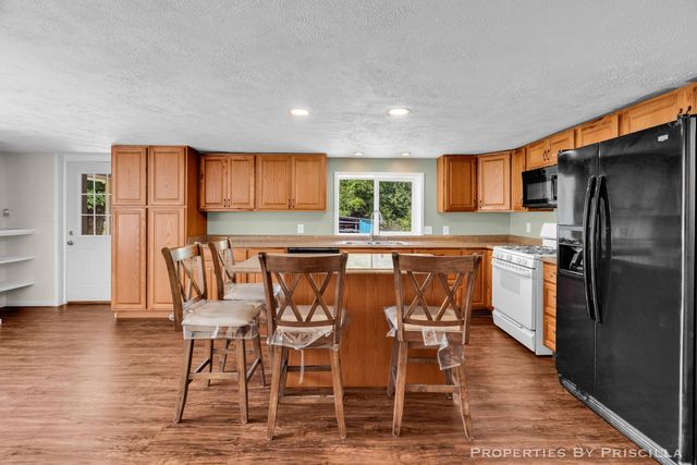 16134 Peach Ridge Avenue NW, Kent City, MI 49330