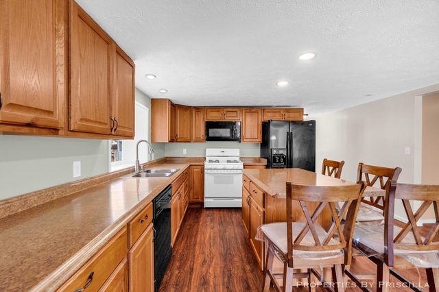 16134 Peach Ridge Avenue NW, Kent City, MI 49330
