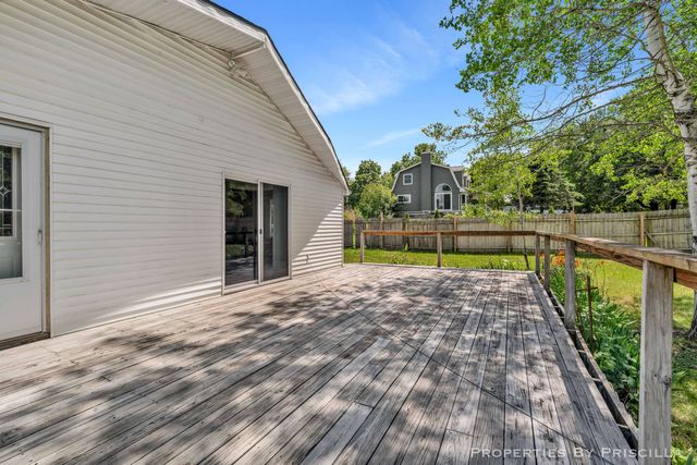 16134 Peach Ridge Avenue NW, Kent City, MI 49330