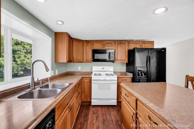 16134 Peach Ridge Avenue NW, Kent City, MI 49330
