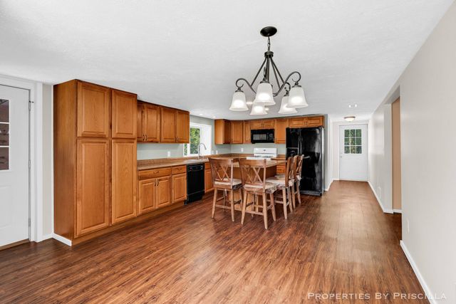 16134 Peach Ridge Avenue NW, Kent City, MI 49330