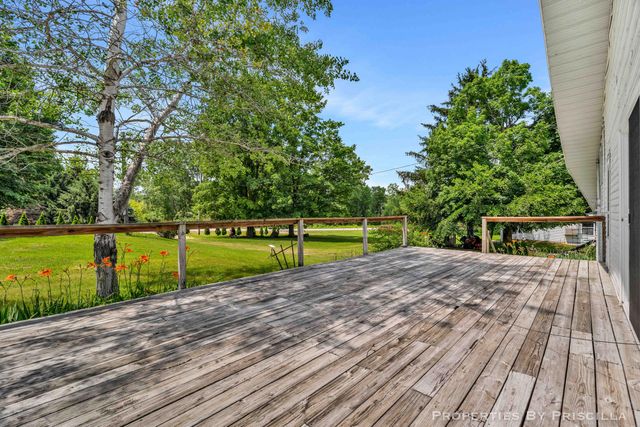 16134 Peach Ridge Avenue NW, Kent City, MI 49330