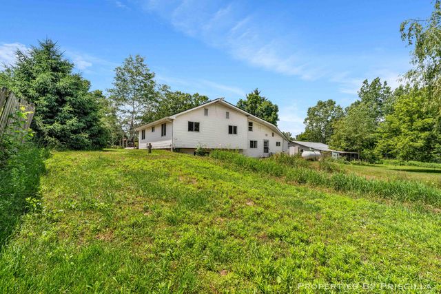 16134 Peach Ridge Avenue NW, Kent City, MI 49330