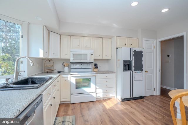 29 HAWTHORNE LN, Hightstown, NJ 08520