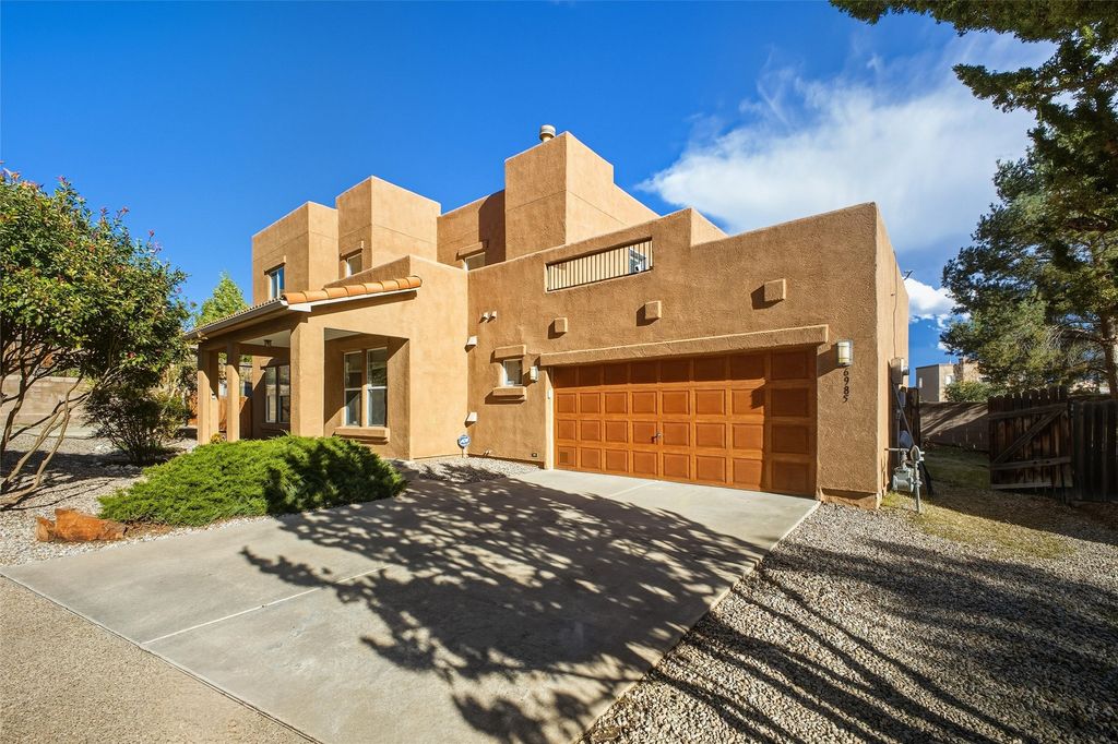 6985 GOLDEN MESA, Santa Fe, NM 87507