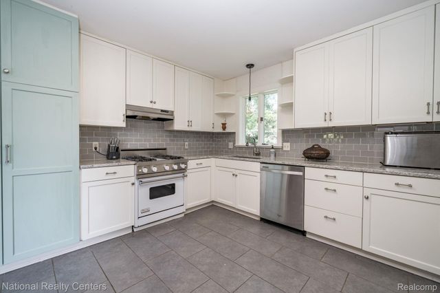 134 N Anderson Street, Lake Orion Village, MI 48362