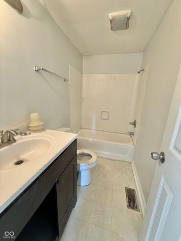 52 Fountain Lake Drive, Greenfield, IN 46140