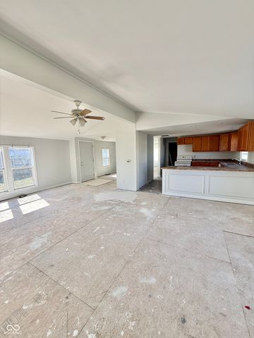52 Fountain Lake Drive, Greenfield, IN 46140