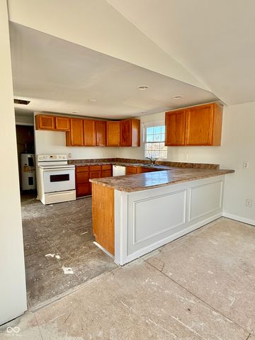 52 Fountain Lake Drive, Greenfield, IN 46140