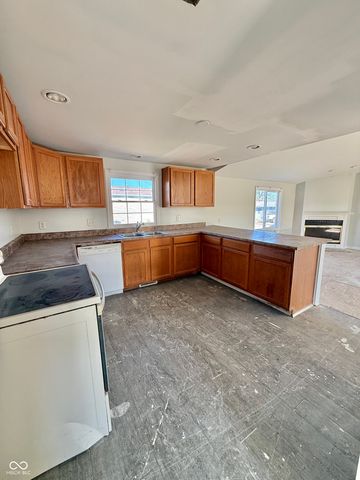 52 Fountain Lake Drive, Greenfield, IN 46140
