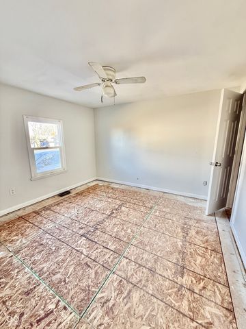 52 Fountain Lake Drive, Greenfield, IN 46140