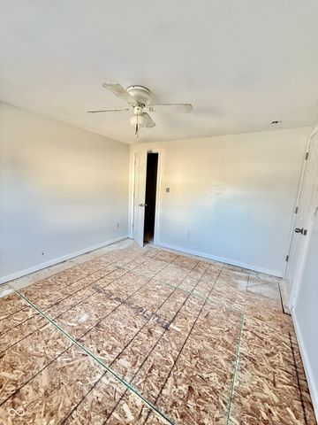 52 Fountain Lake Drive, Greenfield, IN 46140