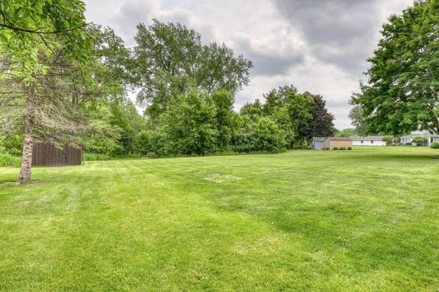2930 San Juan TRAIL, Brookfield, WI 53005