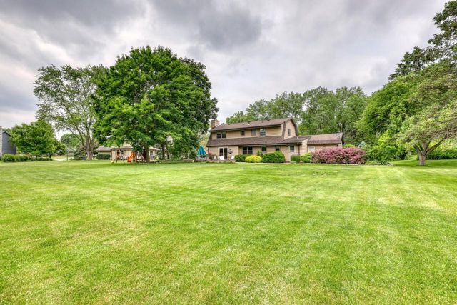 2930 San Juan TRAIL, Brookfield, WI 53005