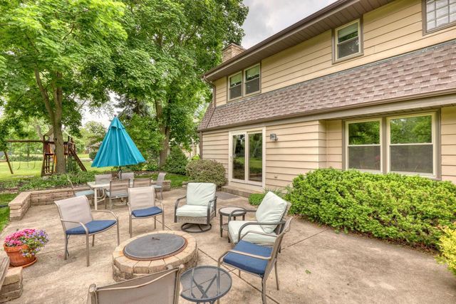 2930 San Juan TRAIL, Brookfield, WI 53005