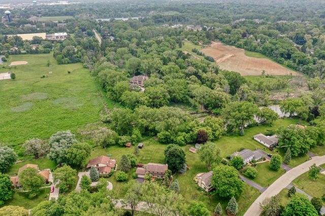 2930 San Juan TRAIL, Brookfield, WI 53005