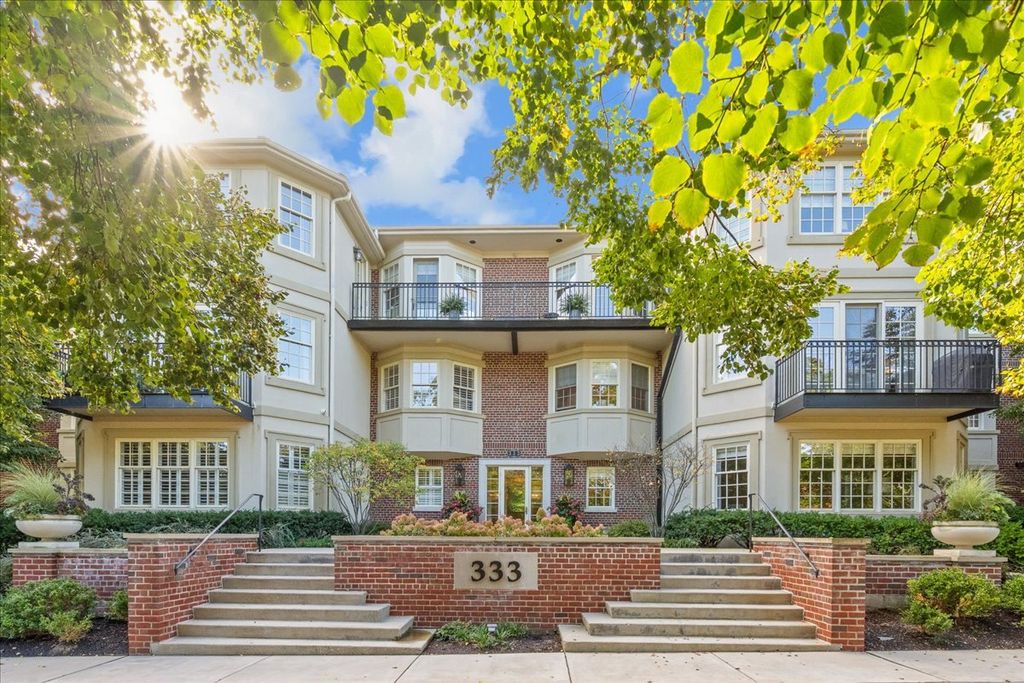 333 E Westminster Road 2B, Lake Forest, IL 60045 — exterior